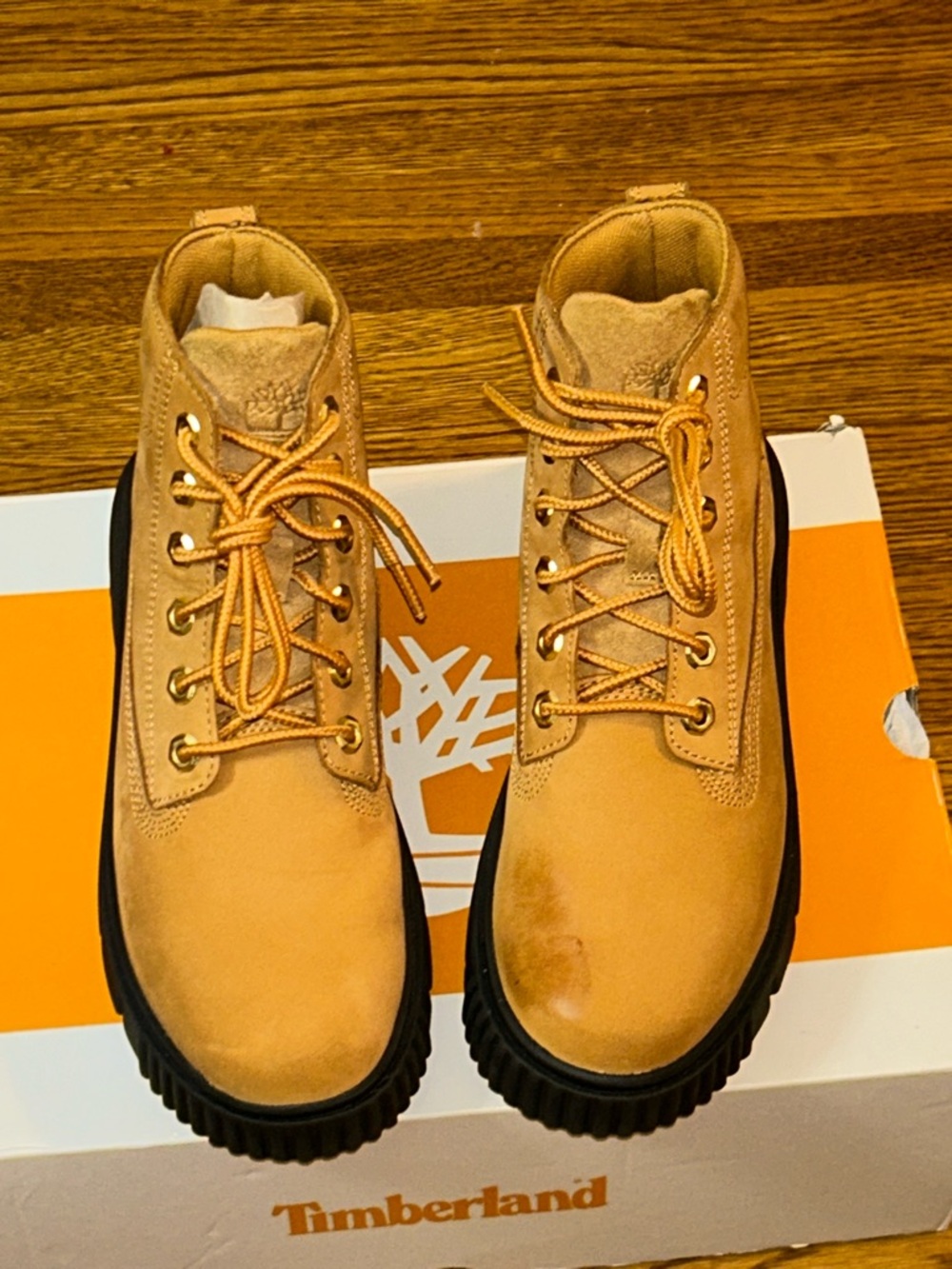 Stylish Women’s Timberland Boots - Picture 3 of 10